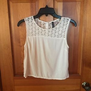 White flower tank top